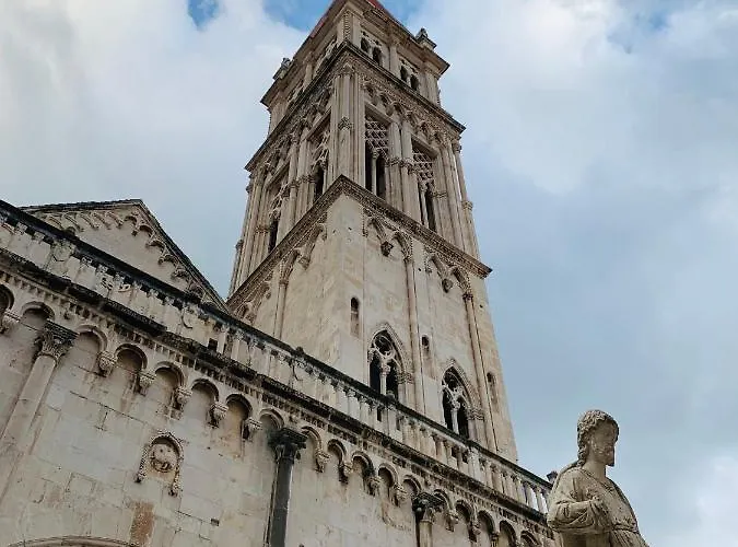 Апартаменты Penthouse Ivy *